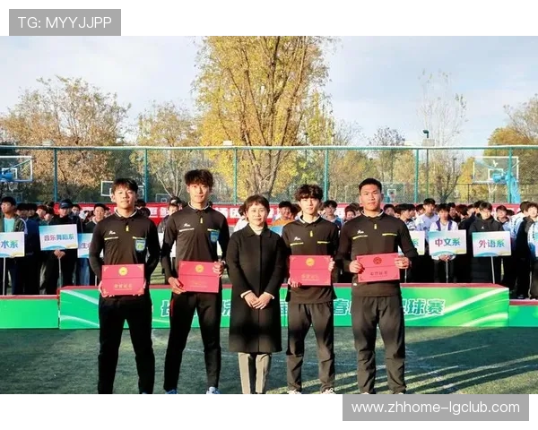 校运会足球赛场英姿展现 青春风采尽显绿茵之上