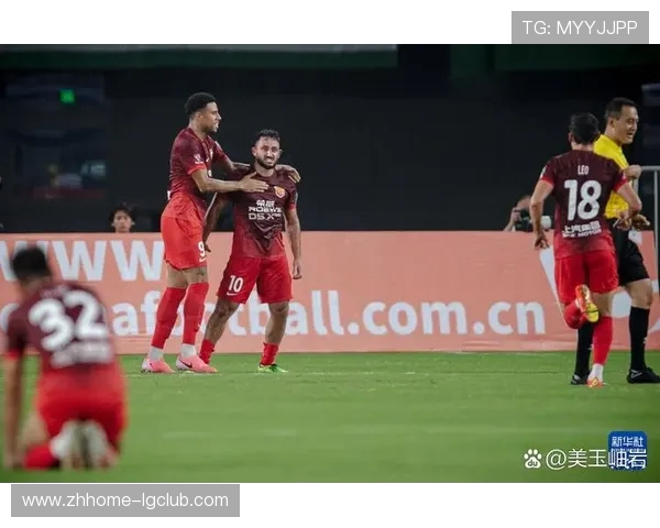 足球进球后的庆祝方式与球员心理变化对比赛氛围的深远影响